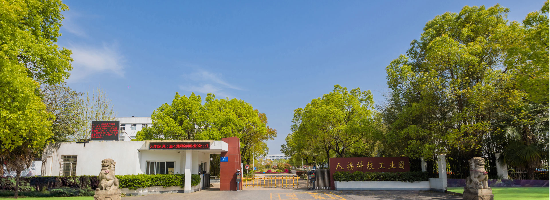 आमच्याबद्दल